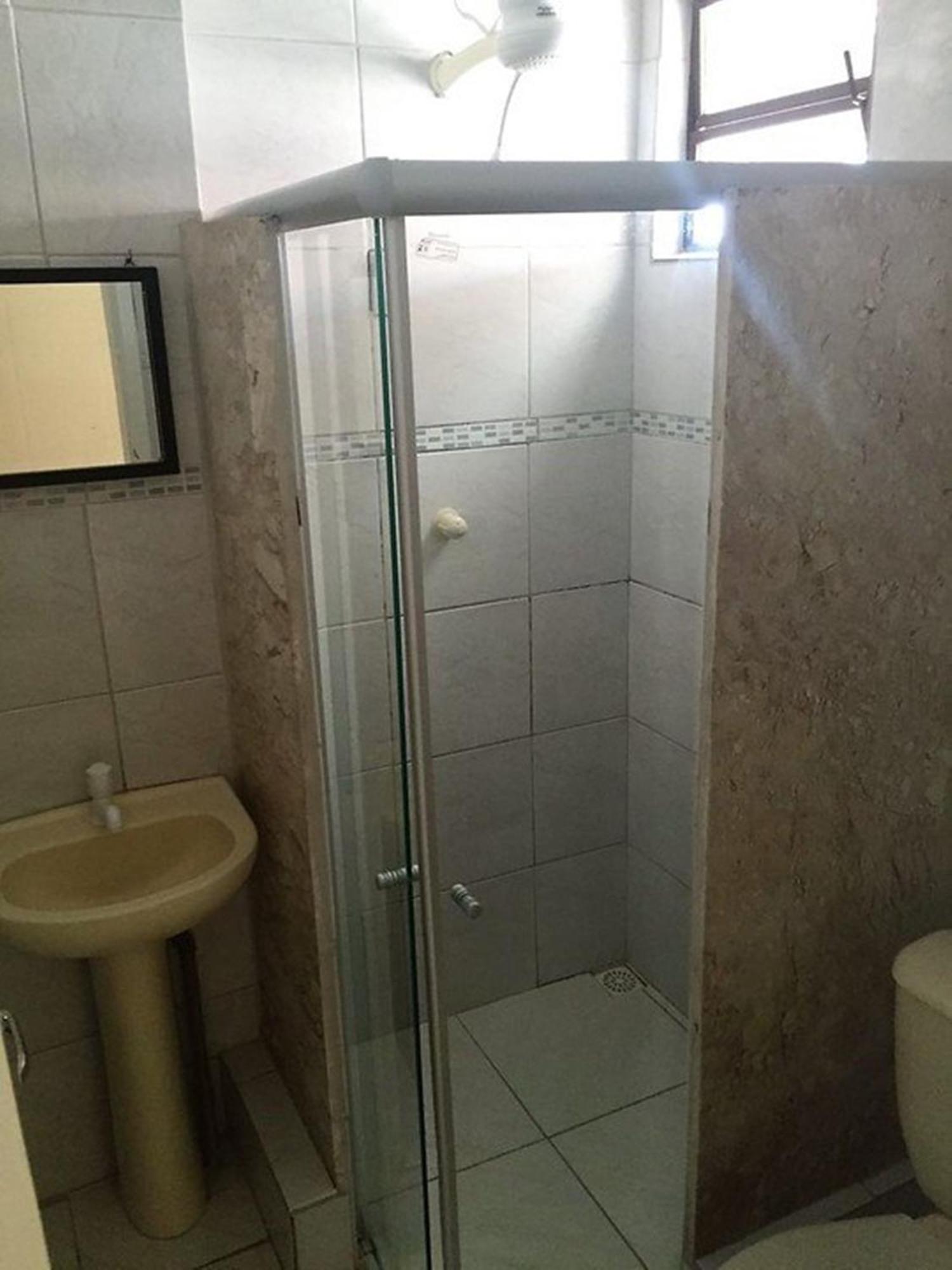 Quarto com 2 Camas de Solteiro